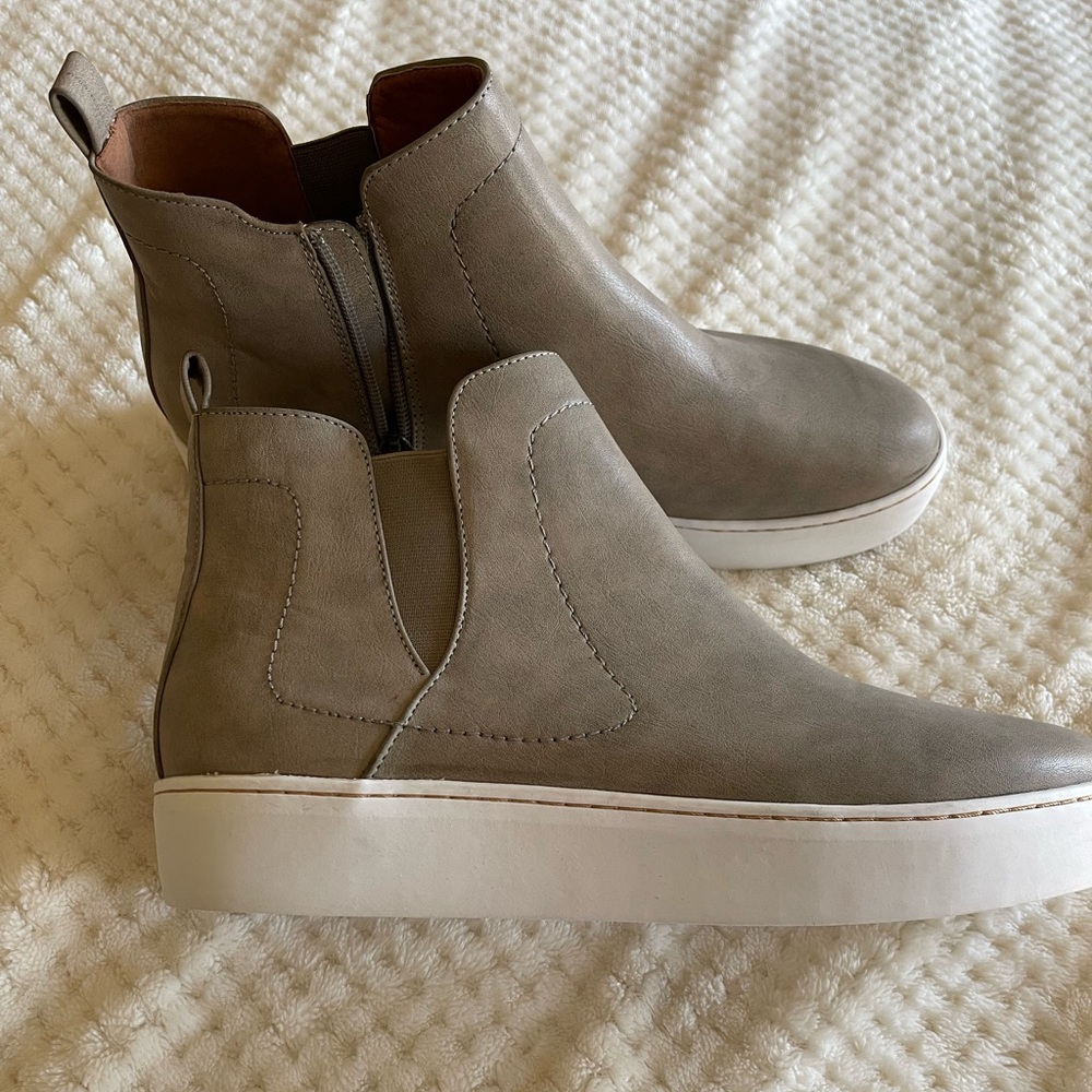 Beast Fashion boot~Grey~size 10